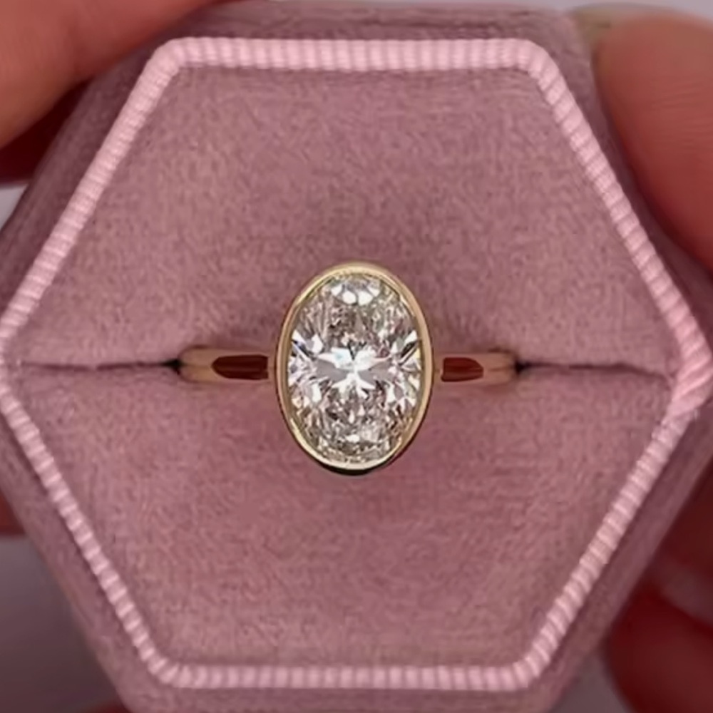 18kt 2ct Oval Cut Ring - Picture 4 of 11